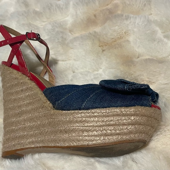 Penny Loves Kenny denim bow and red wedge shoes - Picture 8 of 11